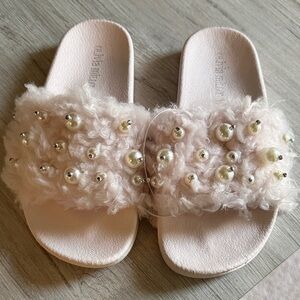 NWT Textured Cream Slides